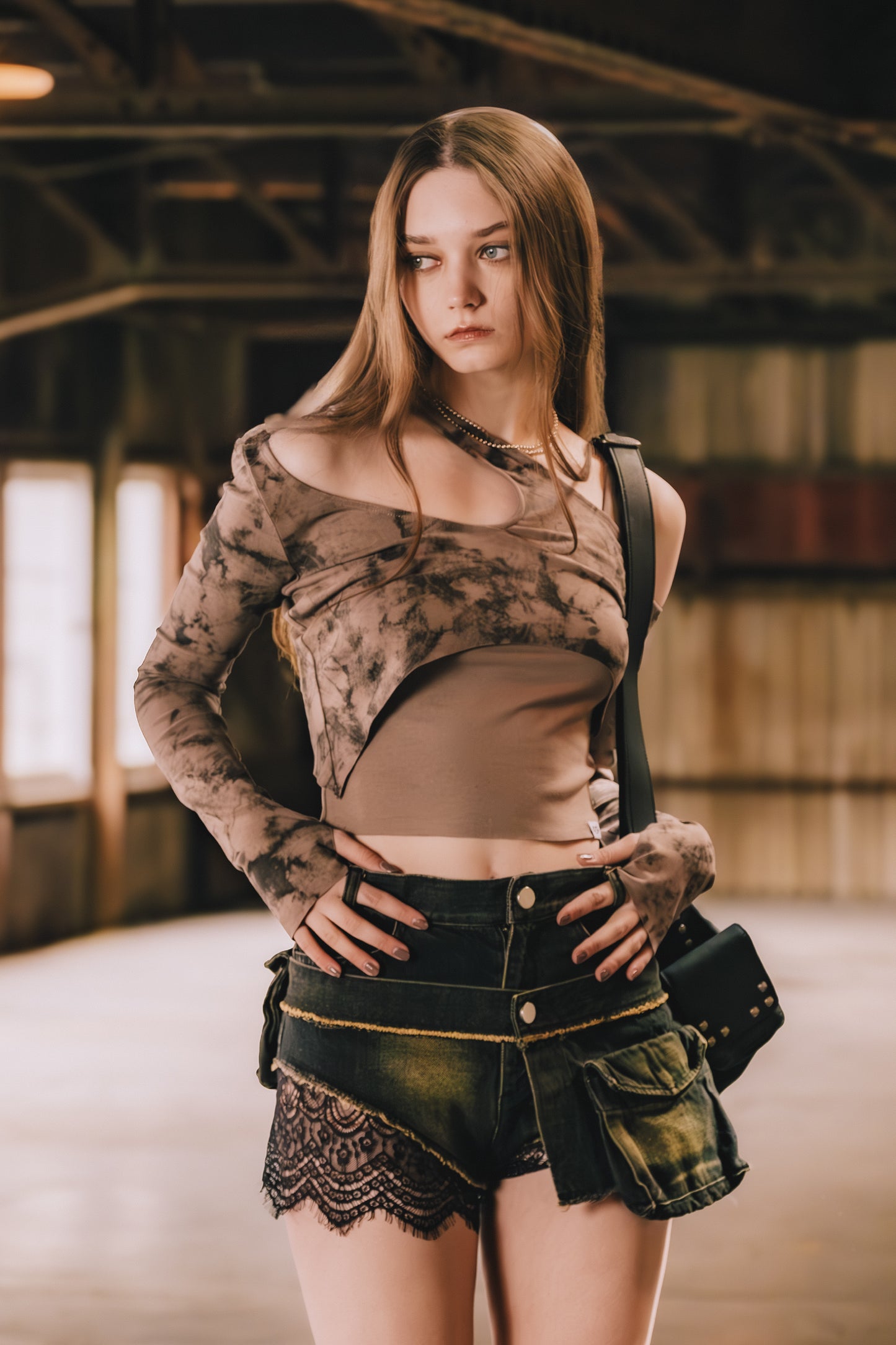 OFF SHOULDER CUTSEWN / BRW